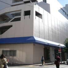 浦和のうなこちゃん像が、置かれているのは、浦和の伊勢丹前です