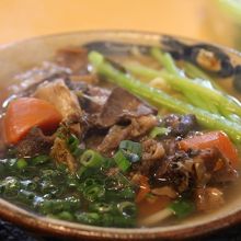 牛モツそばです