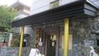 円山公園の近くにあります