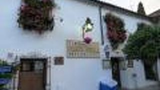 雰囲気の良いパティオで郷土料理