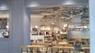 ディーン & デルーカ カフェにて