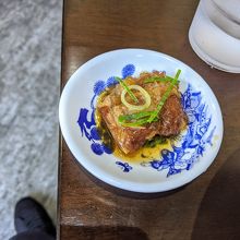 ご主人のお昼ご飯をまっていたら、サービスで角煮を味見、トロッ