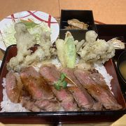 湯畑の目の前に直営店のZENがあります。美味しいお肉が頂けます。