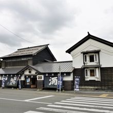 宮下通り沿いに佇む酒蔵