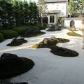 宿泊客は十六羅漢石庭を一般参観者の居ない早い時間に拝観できるそうです。