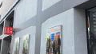 ユニクロがある