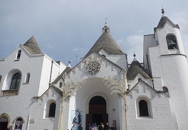 トゥルリを模した屋根の教会