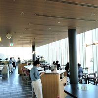 眺めはよいがサービス体制が良くない朝食会場