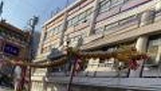 関帝廟通り西端の牌楼！