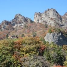 険しい山