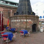 別建物ですが，賣捌所でビールも飲めます