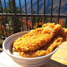 わらじかつ丼