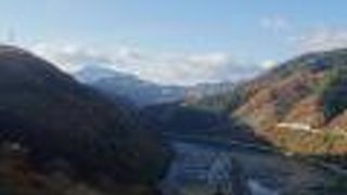 堤体下からの景色も壮観！ （九頭竜ダム） 