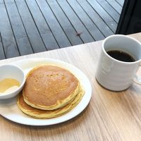 朝食はメイン料理をパンケーキにした。他はブッフェ形式でいただ