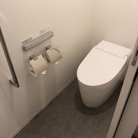 個室のトイレは「TOTO」のウォシュレット