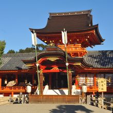 朱塗りがまぶしい