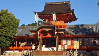 鮮やかな朱塗り