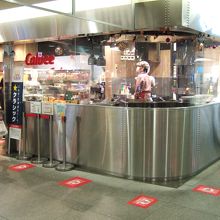 ポテトチップの実演販売もしています