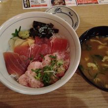 まぐろ赤身とたたきの二色丼