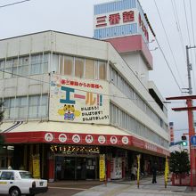 衣料品のデパート三番館