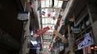 個性があるアーケード商店街です