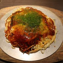 鉄板で提供してもらいました。ずーっと熱々です♪。