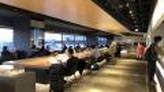 カードラウンジとしてはかなり綺麗