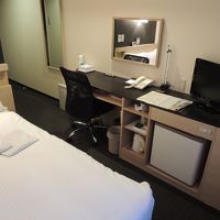 デスクは広め　ビジネス利用も可