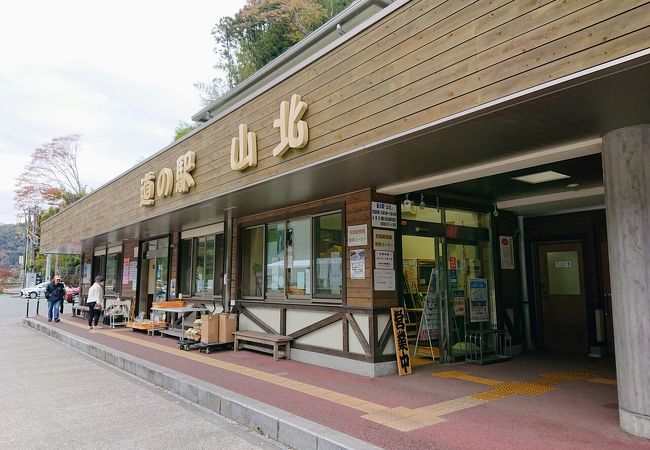 丹沢湖手前の小さな道の駅