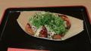 熱々のたこ焼きを堪能してきました。店員さんも丁寧に感じました。