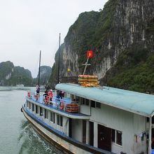 同じようなクルーズ船が行き交います