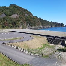 旧明戸海岸防潮堤周りは園地化が進んでいました。