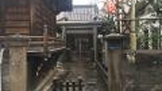 広岳院の前にある