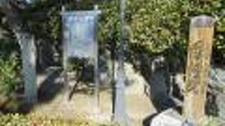 京都市動物園の北に跡碑があります