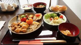 朝食は和食がほとんど。洋食好きの方は別のレストランへ。