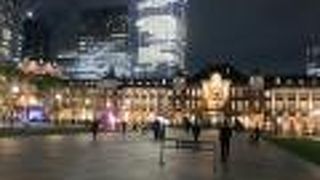 都会のまん中に贅沢な広場！