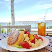 海を見ながらのパンケーキは格別