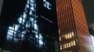 壁面のエッフェル塔にパリを感じる