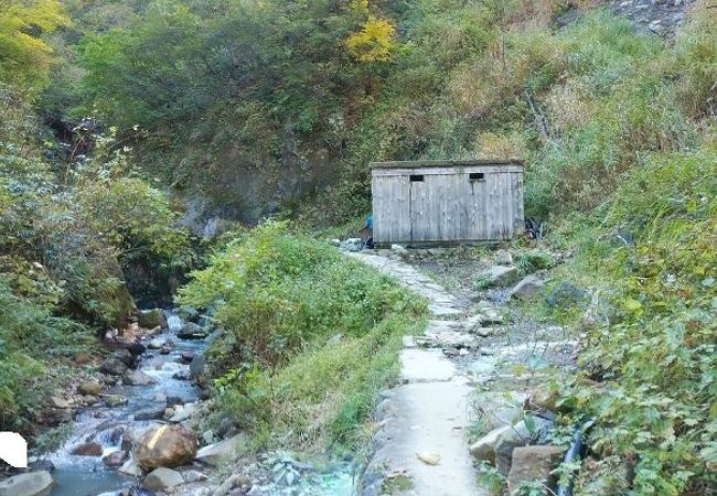 燕温泉 河原の湯