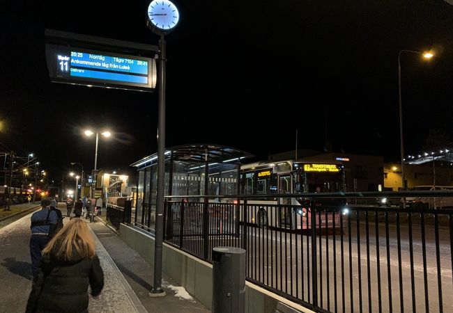 街外れの無人駅です