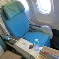 KE002便のビジネスクラスに搭乗しました。