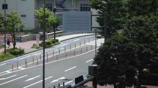 馬車道と赤レンガ倉庫をつなぐ大きな橋