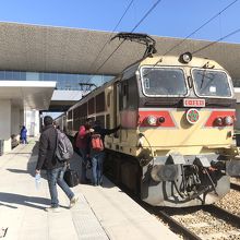 マラケシュ行き特急列車。年季が入っていますね。