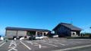 鳥海山の自然と動物に関する資料を展示