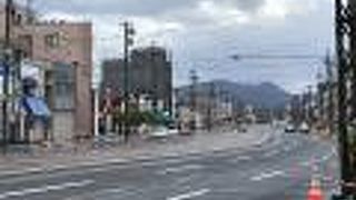 とても広い通りです。