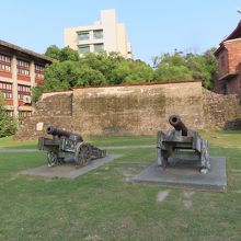 台湾府城 小東門段城桓残蹟は成功大学内にあります。砲台