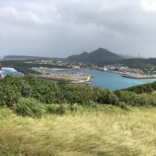 展望台から見た久部良集落