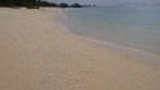 透明度が高く砂浜も綺麗