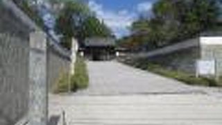 明治天皇御宿泊の間は狭い。