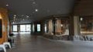 トラとユキヒョウ